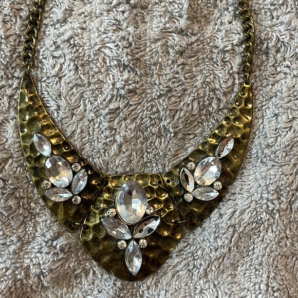 Necklace and stud set - Picture 3 of 3